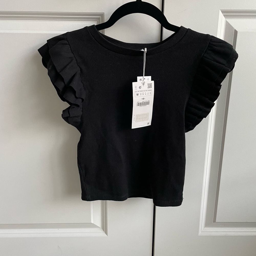 ZARA NEW WITH TAGS ruffle shouldered black crop top - size M